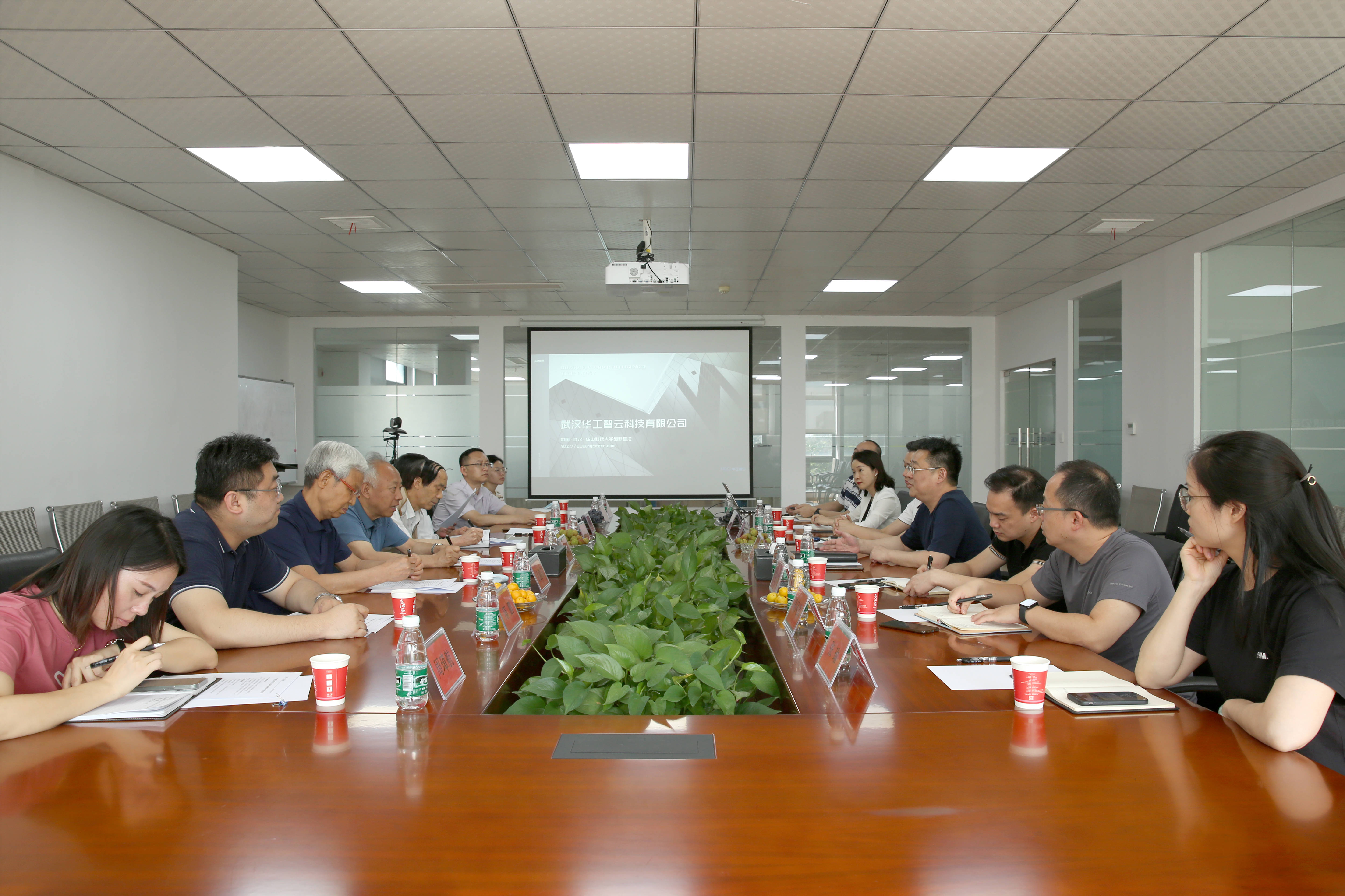 武汉市关工委领导一行莅临evo视讯官网参观考察指导工作 